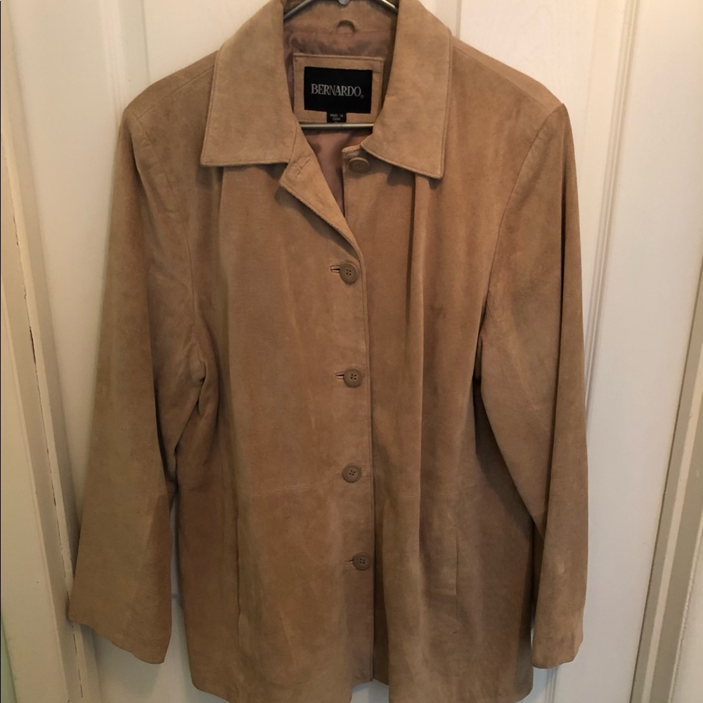 Bernardo Womans XL leather jacket. GREAT condition!